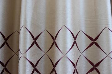 Draperie bej romburi grena