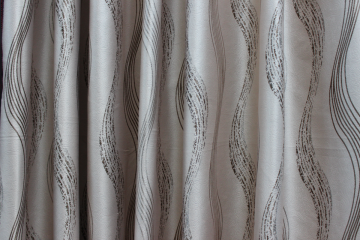 Draperie blackout bej desen cafeniu