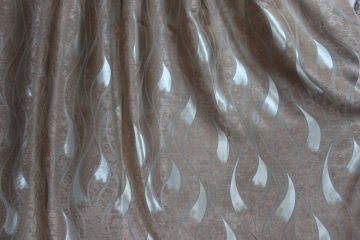 Draperie blackout bej serpuiri argintii