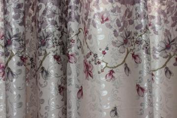 Draperie in flori lila