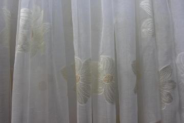 Perdea flori crem