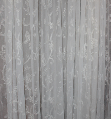 Perdea in broderie