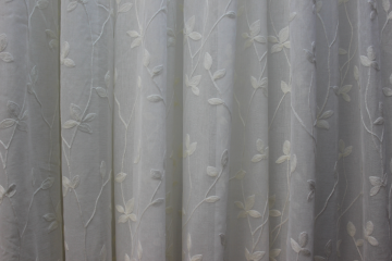 Perdea in broderie frunze buchetel